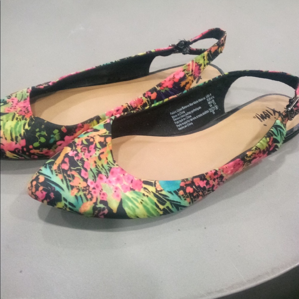 FIONI FLORAL SANDAL WOMENS SIZE 9